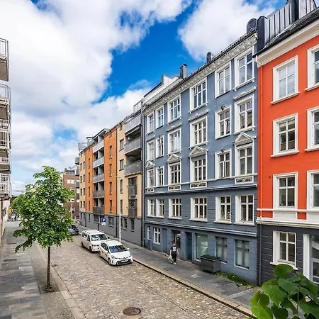 In The Centre Of * برغن